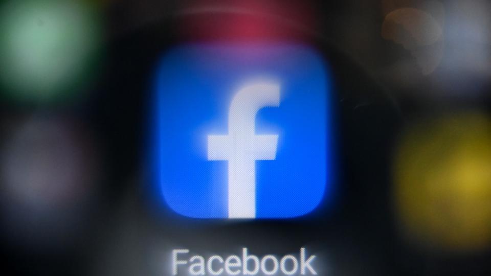 Facebook : le statut «polyamoureux» doit être intégré à la plate-forme, défendent des associations