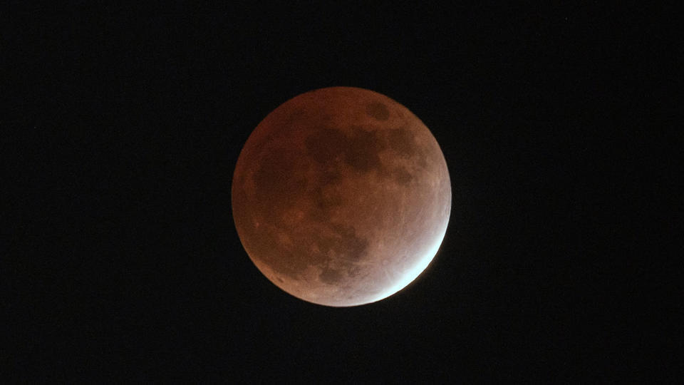 Tout savoir sur l'éclipse totale de Lune visible dans la nuit de dimanche à lundi