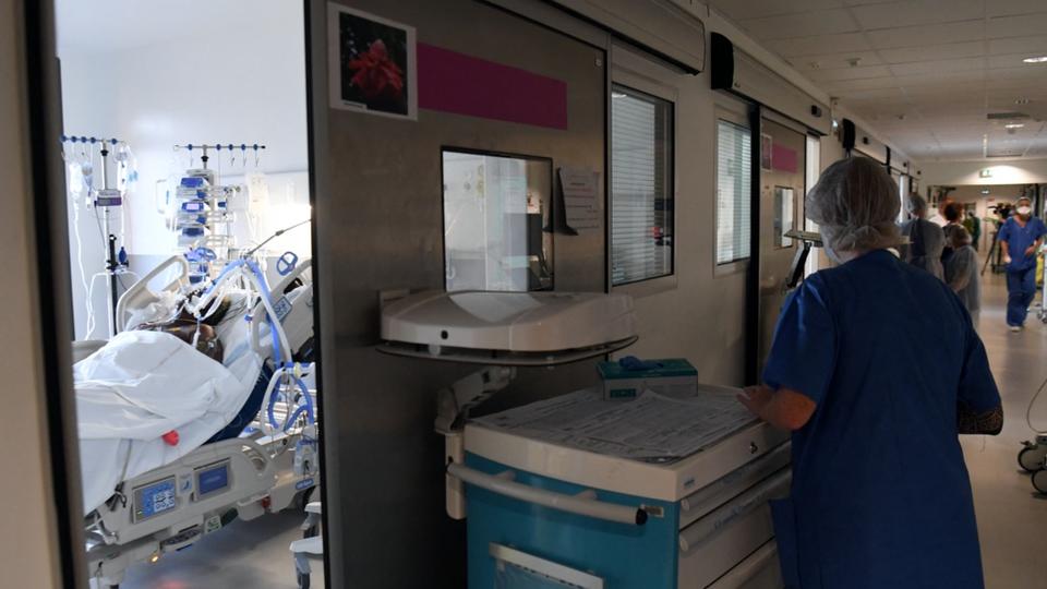 DIRECT - Coronavirus : 332.252 nouvelles contaminations en 24 heures, nouveau record en France