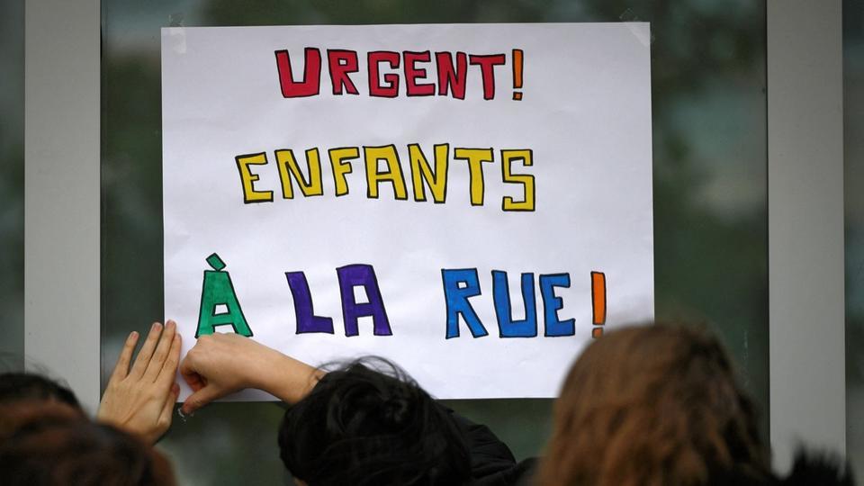 Précarité : près de 2.000 enfants contraints de dormir dans la rue en France
