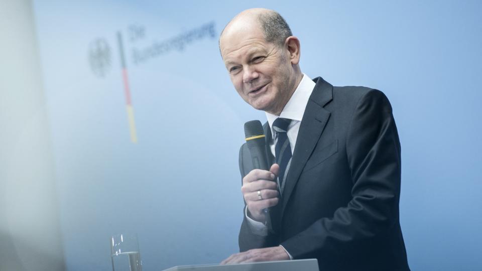 Le chancelier allemand Olaf Scholz à Paris, pour sa première visite officielle