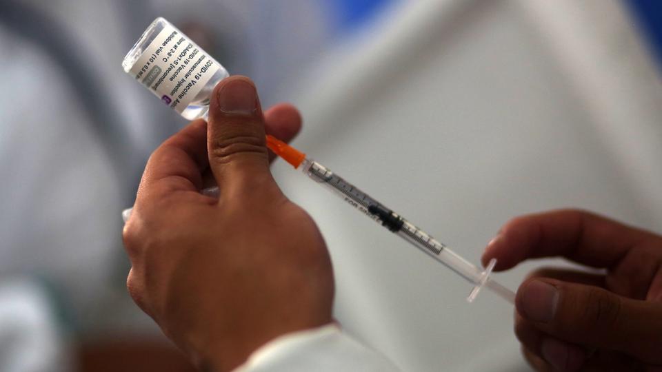 Variant Omicron : les vaccins sont sans doute moins efficaces, estime l'OMS