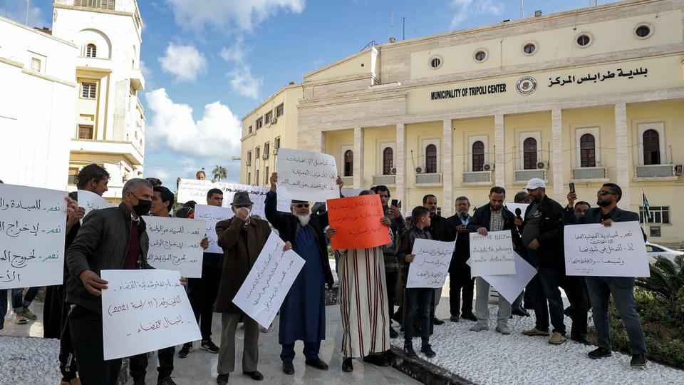 Libye : la présidentielle prévue vendredi reportée d'un mois
