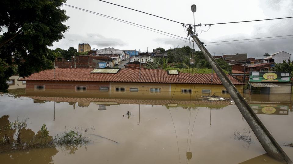 Brésil: 58 communes inondées, le bilan s'alourdit à 18 morts
