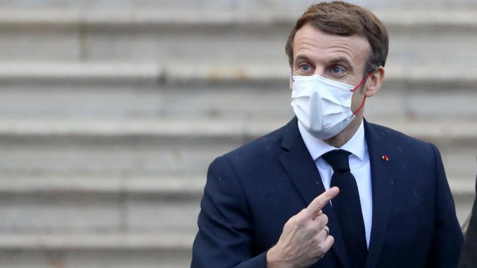 Présidentielle 2022 : Emmanuel Macron a-t-il besoin lui aussi des 500 signatures ?