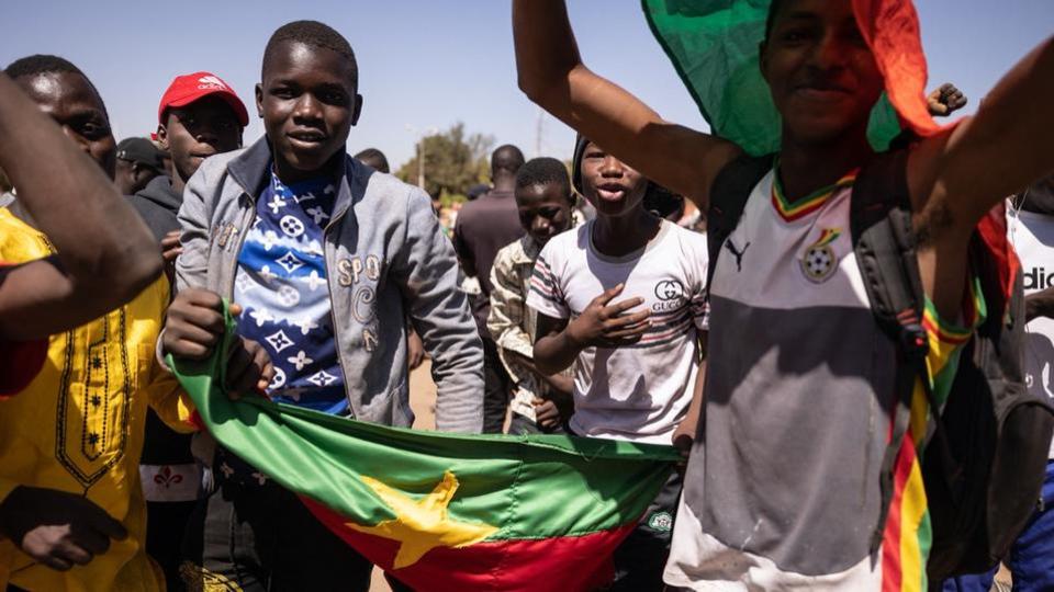 Burkina Faso : Emmanuel Macron «condamne le coup d'Etat militaire»