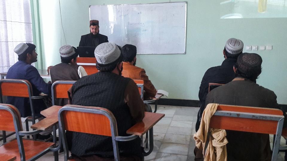 Afghanistan : des universités publiques rouvrent leurs portes, avec des cours non mixtes