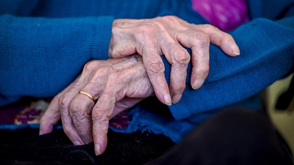 Alzheimer : tout savoir sur la découverte de cette mutation rare capable de retarder la maladie