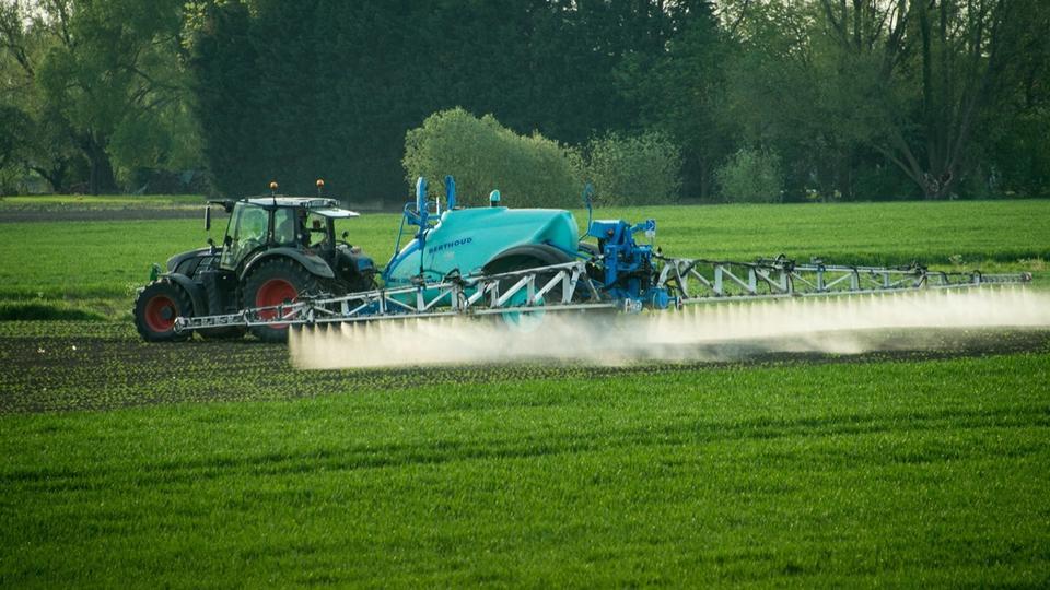Des résidus de pesticides retrouvés sur des habitations même à 100m des cultures, selon Générations Futures