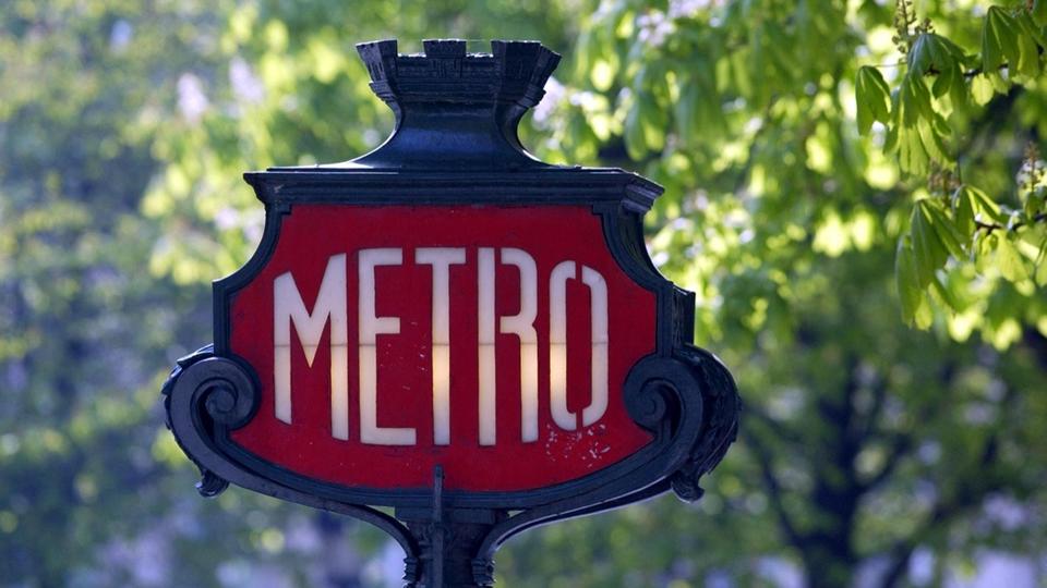 Paris : un touriste moldave agressé par trois hommes dans le métro pour sa Rolex