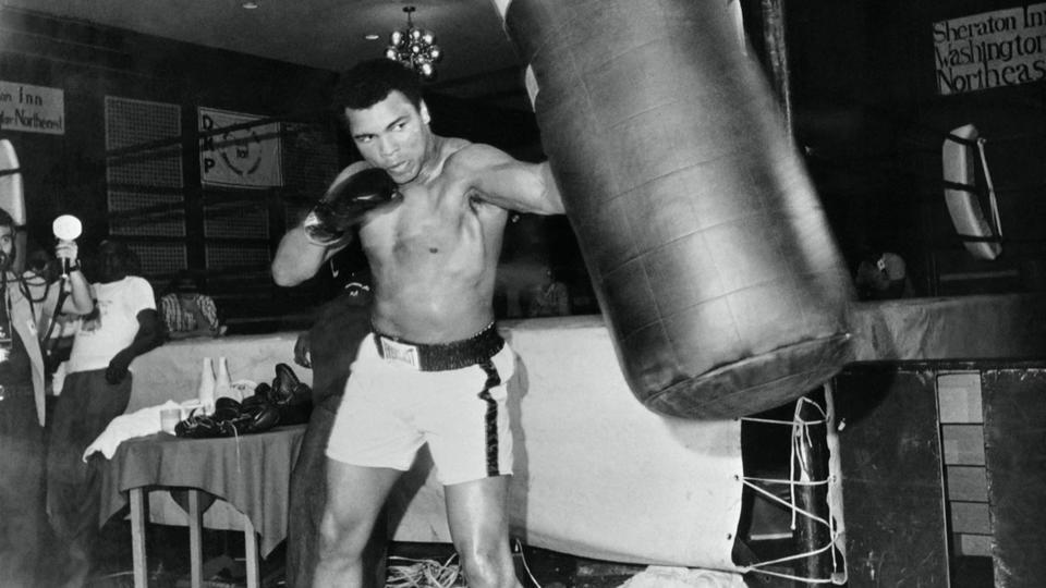 Regé-Jean Page et Morgan Freeman développent une série consacrée au boxeur Mohamed Ali
