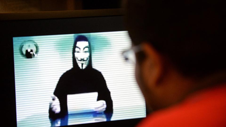 Guerre en Ukraine : les services secrets russes piratés par Anonymous ?