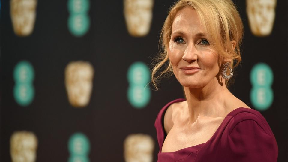 J.K Rowling piégée par deux comédiens russes se faisant passer pour Volodymyr Zelensky