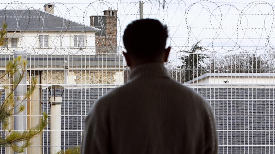 Sondage : près de 6 Français sur 10 favorables au placement en centre de rétention administrative de tous les étrangers en situation irrégulière