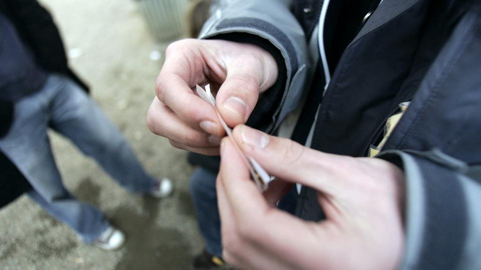 Tabac, alcool, drogue... Les jeunes de 17 ans de moins en moins tentés par les produits addictifs