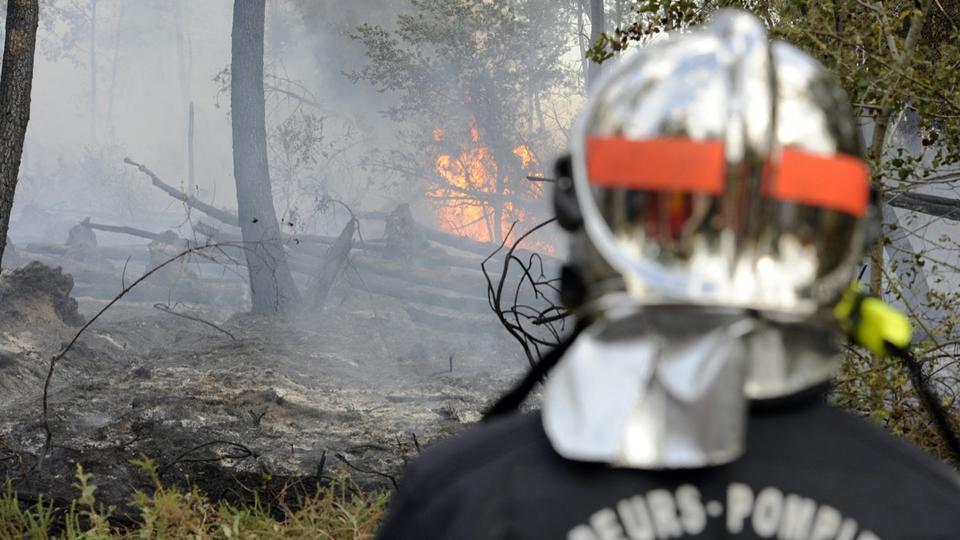 Gironde : soupçonné d'une trentaine d'incendies, un pompier volontaire placé en détention provisoire