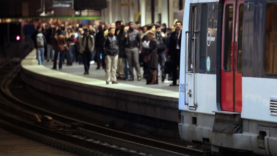 Paris : une jeune femme est morte, percutée par le RER B