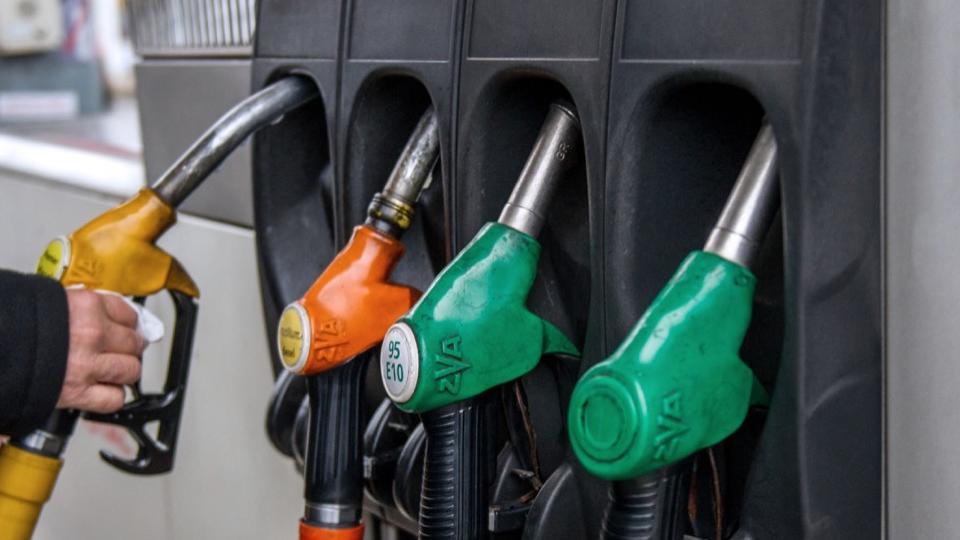 Conduite éco-responsable : ces 10 astuces pour réduire sa consommation d'essence