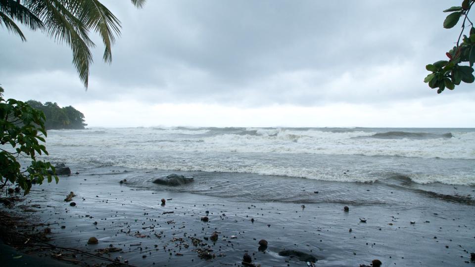 Tempête Fiona : la Guadeloupe en vigilance rouge «fortes pluies» et «orages»