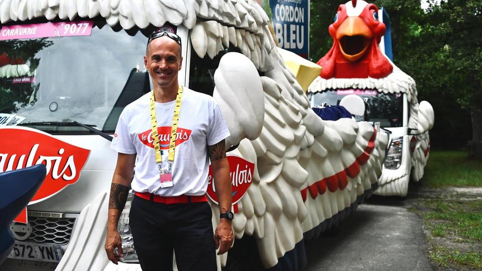 Nicolas Joly, sapeur-pompier et caravanier sur le Tour de France : «On jette plein de goodie aux entrées et aux sorties de villages»