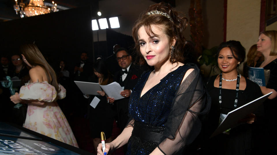 Helena Bonham Carter prend la défense de J.K. Rowling et de Johnny Depp