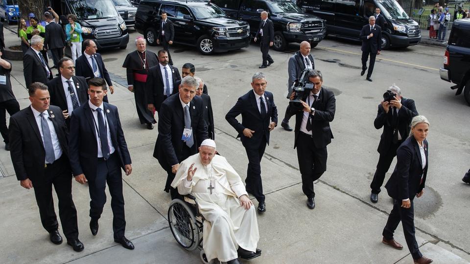 L'état de santé du pape François, en visite au Canada, inquiète