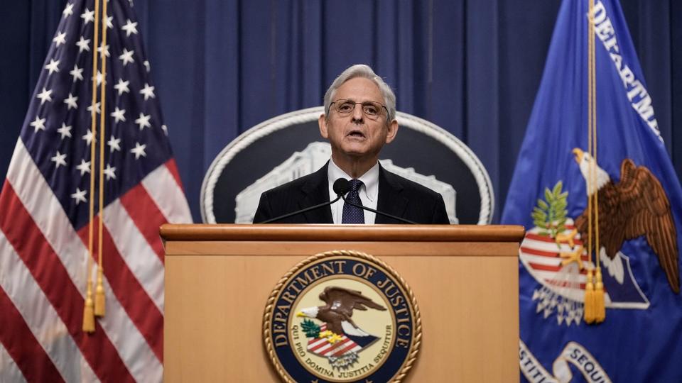 Le ministre américain de la Justice dit avoir «personnellement approuvé» un raid du FBI chez Donald Trump