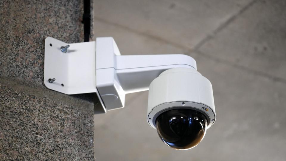 Violences urbaines : Les Républicains veulent obliger l'installation des caméras de surveillance dans les logements sociaux
