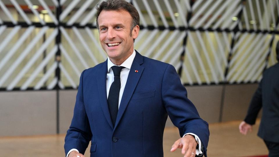 Noël 2022 : Emmanuel Macron s'est invité à une partie de bowling