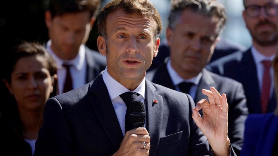 Réforme des retraites : Emmanuel Macron n'exclut pas une dissolution en cas de censure à l'Assemblée nationale