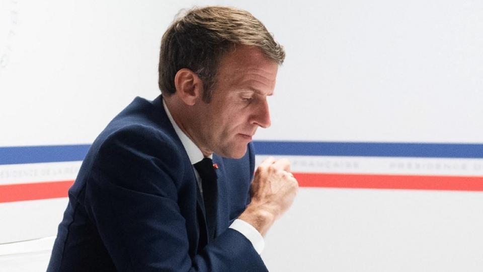 Sur quels dossiers Emmanuel Macron va-t-il travailler durant ses vacances à Brégançon ?