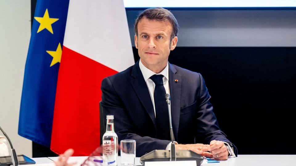 «Déconnecté», «hors de la réalité» : une partie de la classe politique foudroie l'allocution d'Emmanuel Macron