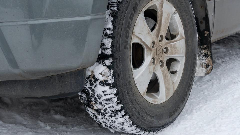 Pneus neige : les conducteurs qui n'en disposeront pas dans ces départements ne seront pas sanctionnés jusqu'à la fin de l'année