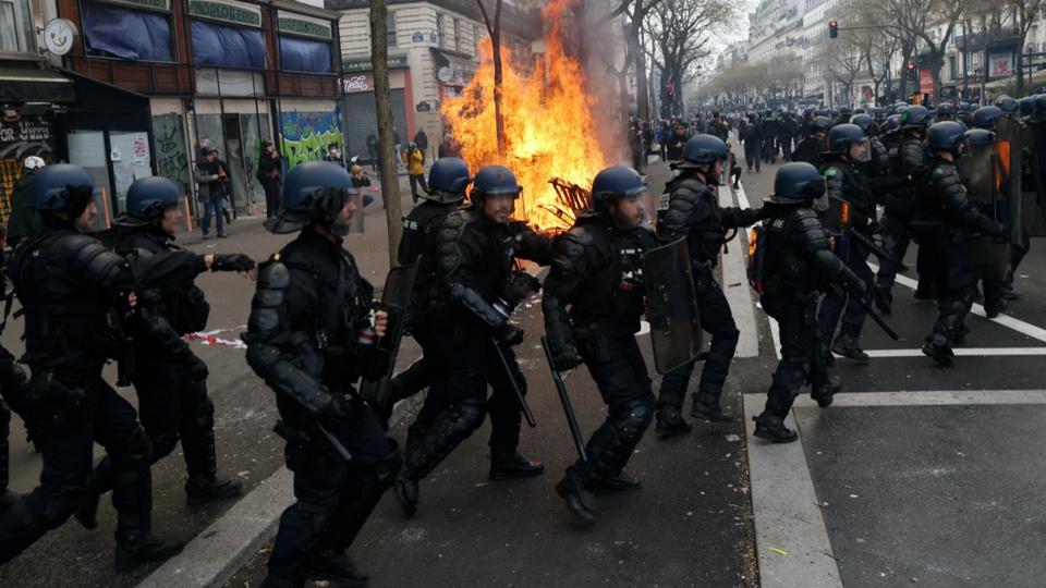 Réforme des retraites : un policier assommé par un projectile lors de la manifestation à Paris
