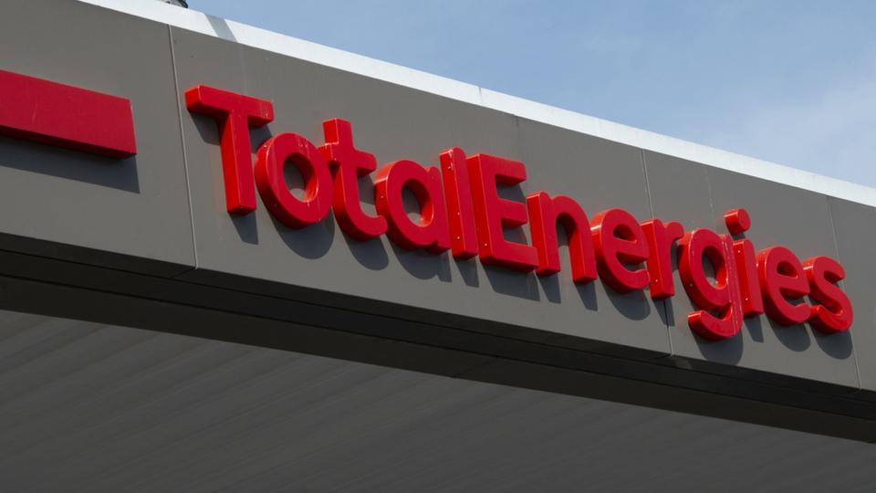 Essence : TotalEnergies prêt à négocier dès octobre sur les salaires si les blocages cessent