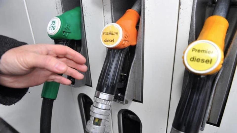 Le prix des carburants baisse en France pour la première fois en 2022