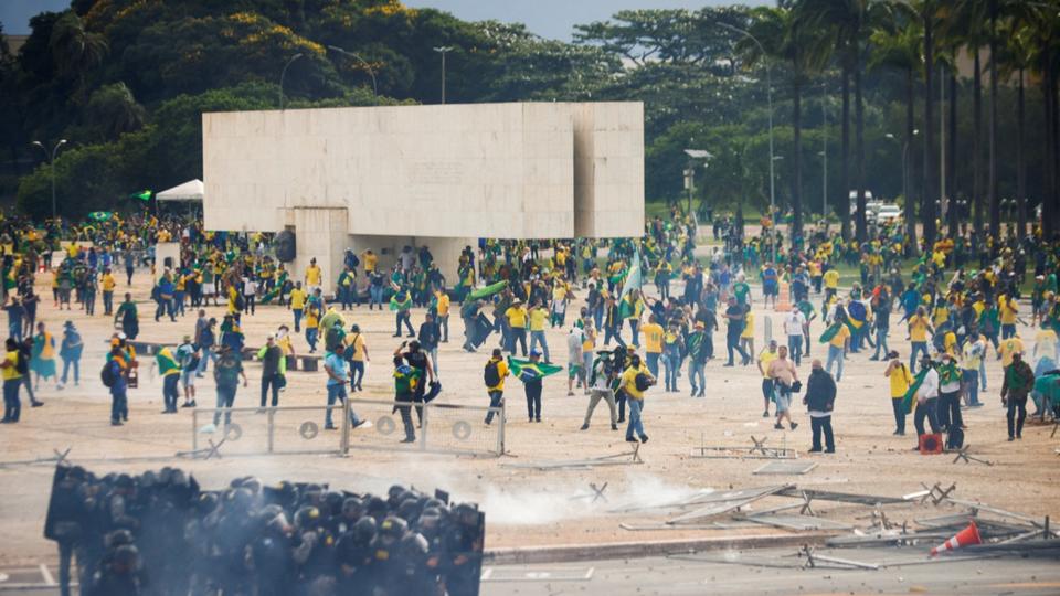 Brésil : préparation, failles de sécurité, soupçons de complicité... Ce que l'on sait de l'attaque des partisans de Jair Bolsonaro