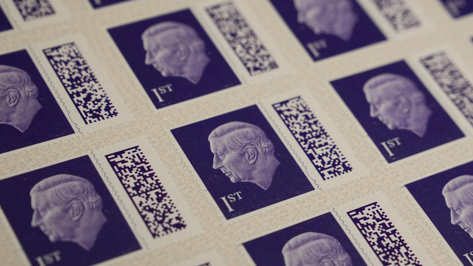 Royaume-Uni : les premiers timbres à l'effigie de Charles III dévoilés