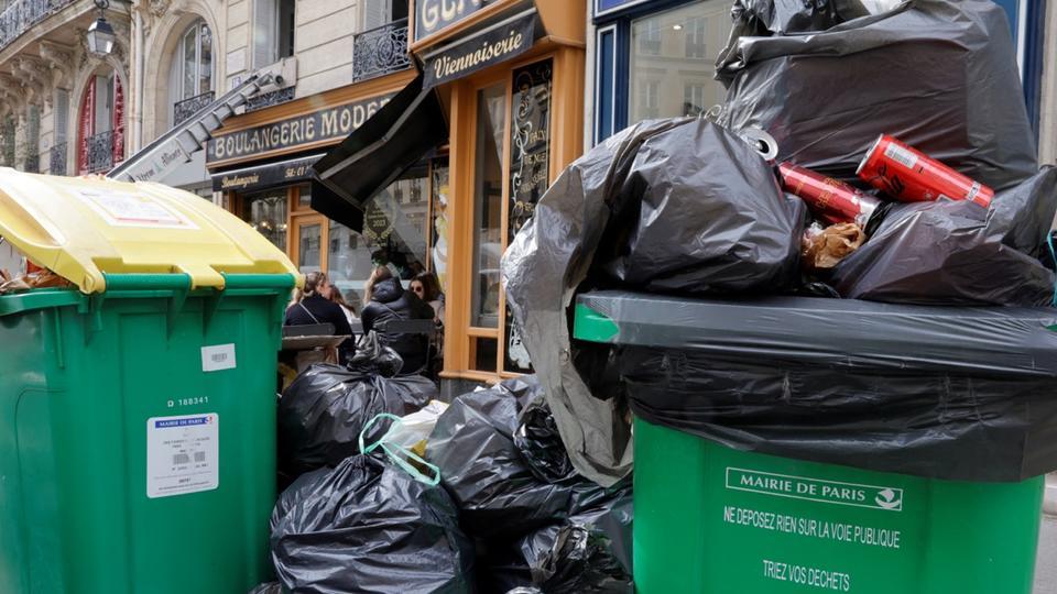 Grève des éboueurs à Paris : 10.000 tonnes de déchets non ramassés ce vendredi, selon la mairie