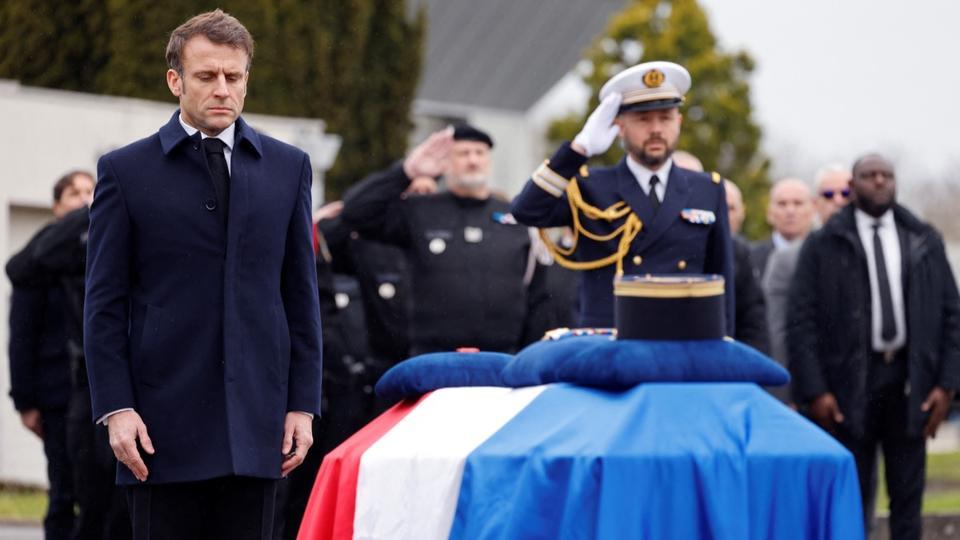 Gendarme tué en Guyane : Emmanuel Macron salue «un soldat de la France et de la loi»