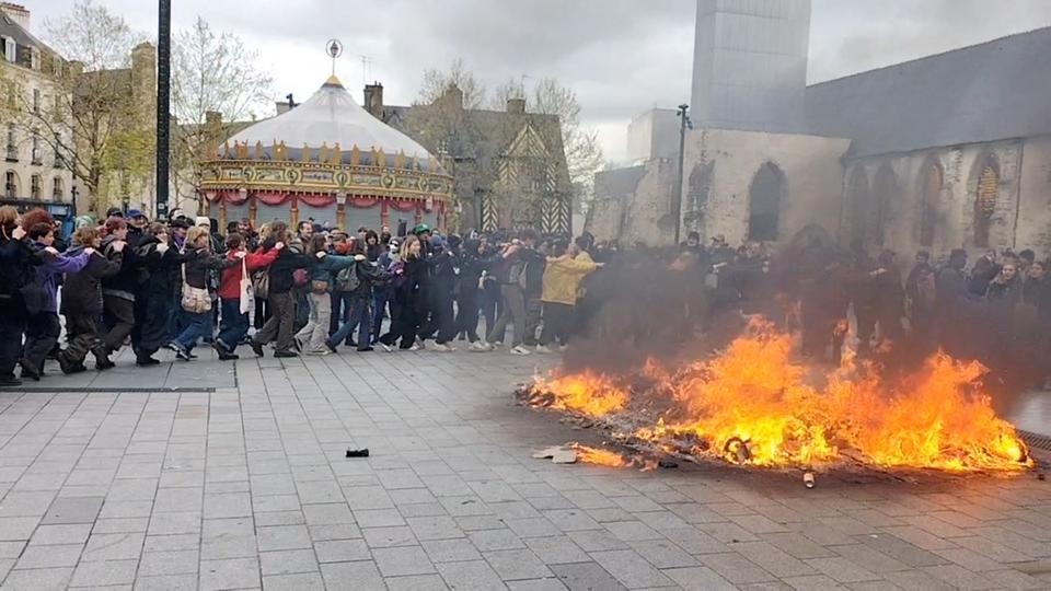 Retraites : une manifestation sous haute tension à Rennes, au lendemain du verdict du Conseil constitutionnel