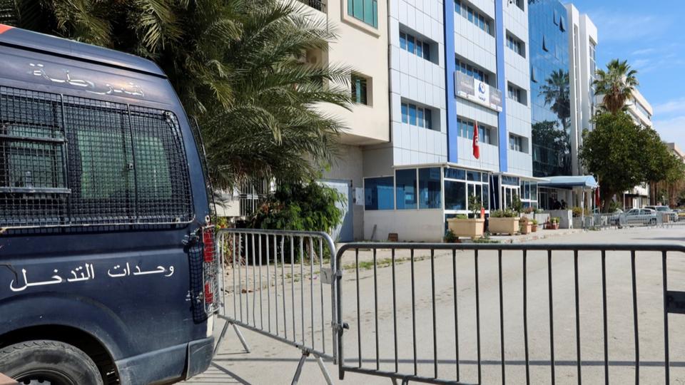 Tunisie : les autorités ferment les bureaux du parti islamiste Ennahdha après l'arrestation de son chef