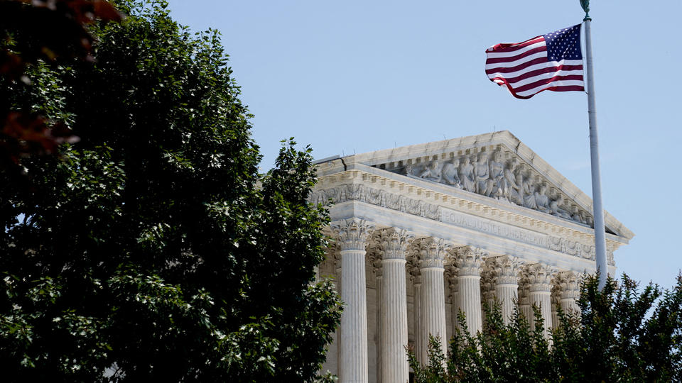 Etats-Unis : la Cour suprême maintient pour l'instant l'accès à la pilule abortive