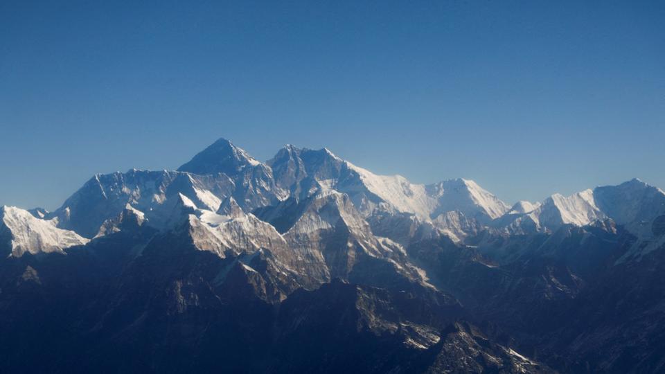 Mont Everest : un alpiniste américain de 69 ans est décédé lors d'une expédition