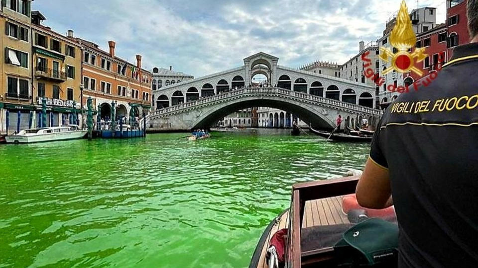Venise : on sait pourquoi l'eau du grand canal était vert fluo