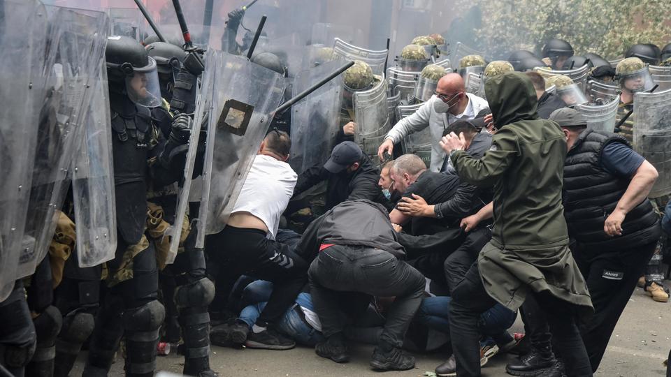 Kosovo : une trentaine de soldats internationaux blessés lors de manifestations serbes