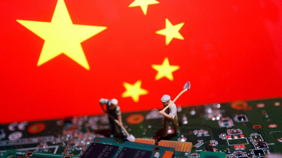 Travail : qu'est-ce que la «malédiction des 35 ans» qui frappe la Chine ?