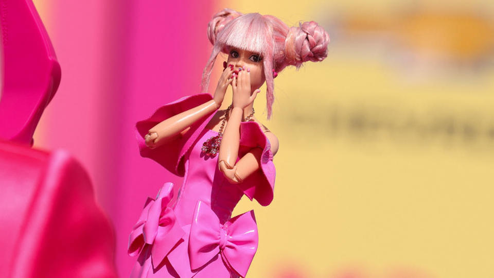 Pour les 5 ans de sa fille, une mère se trompe et engage une strip-teaseuse déguisée en Barbie