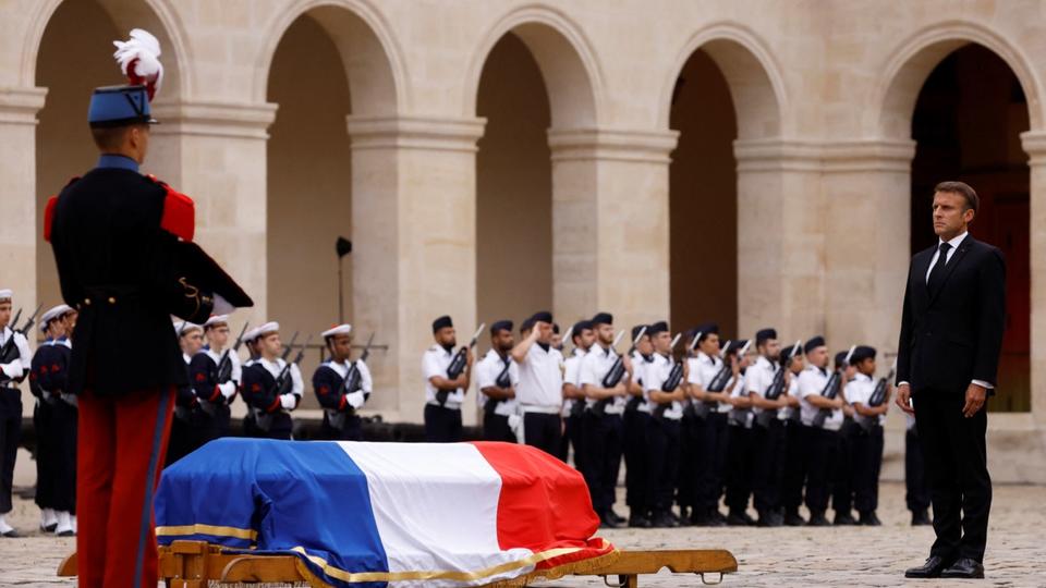 «Il était un soldat pénétré d'espérance, celui qui croyait au ciel et celui qui marchait au pas» : Emmanuel Macron rend hommage au général Georgelin