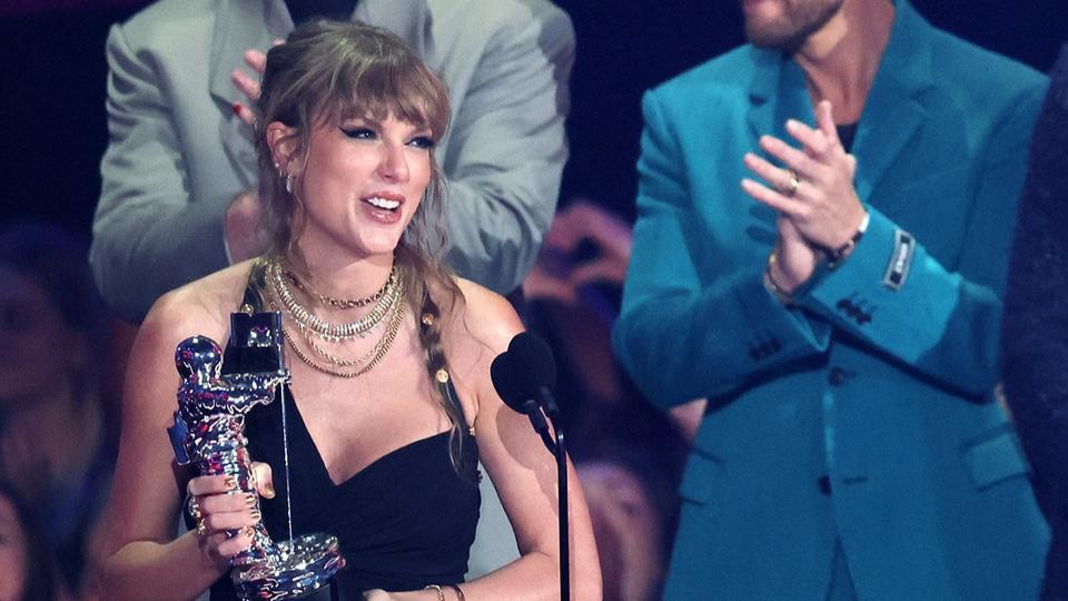 MTV Video Music Awards : Taylor Swift décroche neuf prix, Shakira, Rema et les BlackPink également récompensés